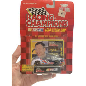 Racing Champions 1996 Mark Martin #06 Valvoline DuraBlend 1/64 Nascar NIB